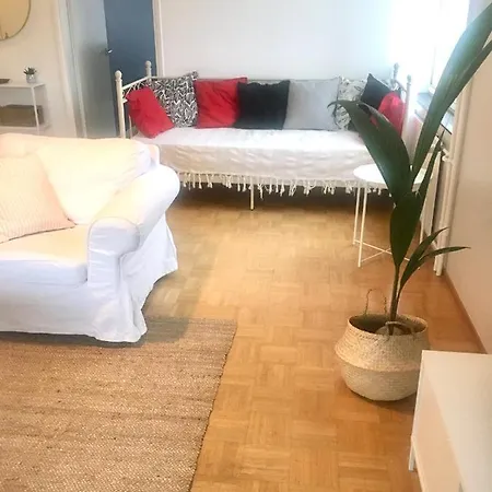 Keskusta Kaksio Tuomiokirkon Ja Yliopiston Laehellae Turku