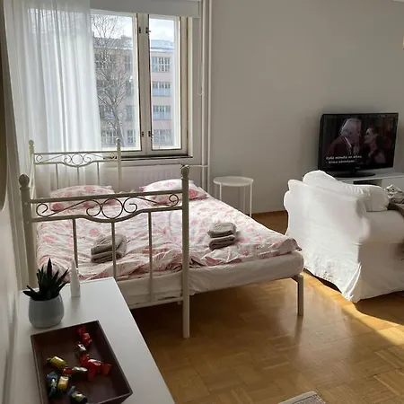 Keskusta Kaksio Tuomiokirkon Ja Yliopiston Laehellae Turku